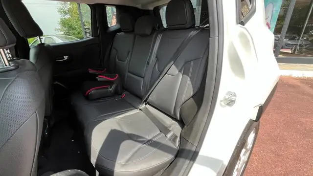 Jeep Renegade view 20
