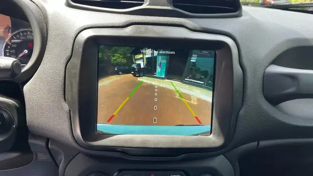Jeep Renegade view 25