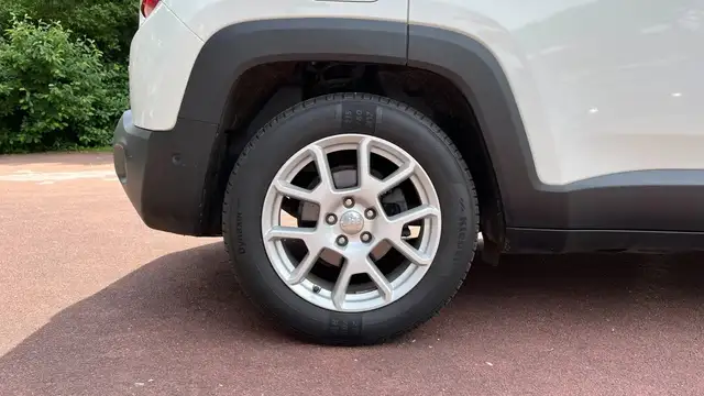 Jeep Renegade view 15