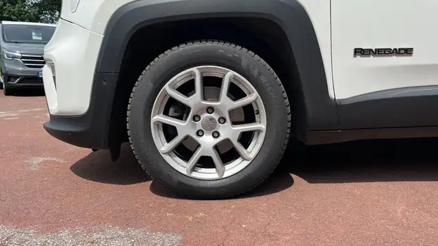Jeep Renegade view 13