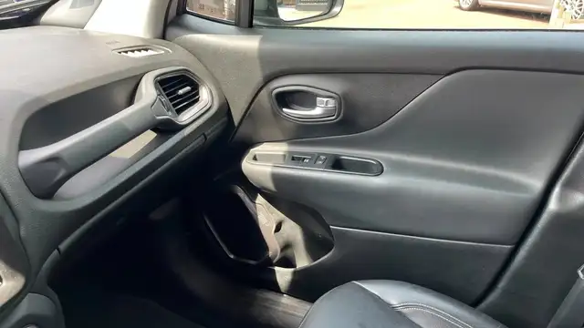 Jeep Renegade view 26