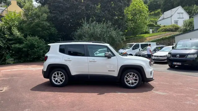 Jeep Renegade view 4