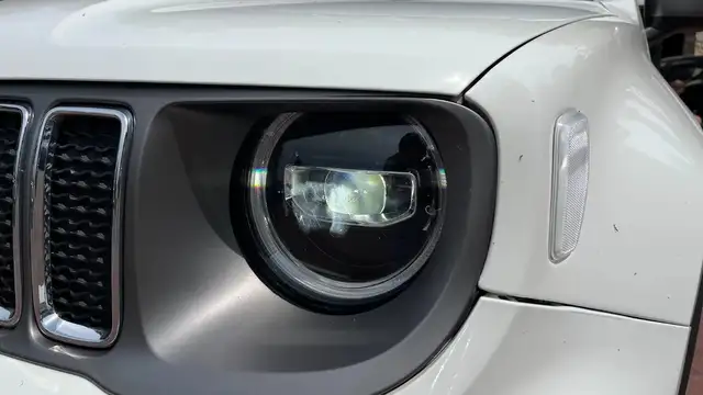 Jeep Renegade view 9