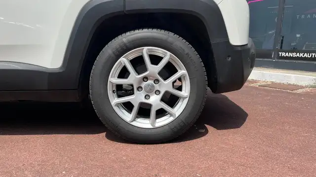 Jeep Renegade view 14