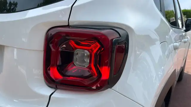 Jeep Renegade view 11
