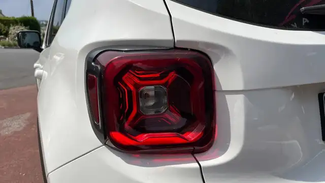 Jeep Renegade view 12
