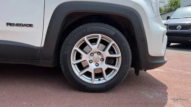 Jeep Renegade view 16