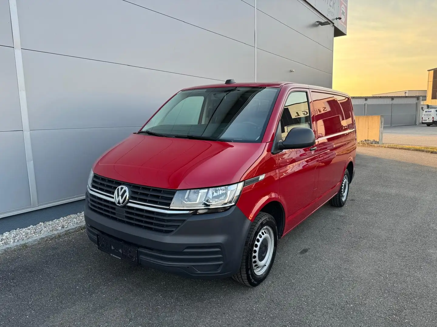 Volkswagen T6.1 Transporter Kastenwagen KR 2,0 TDI **PICKERL NEU**GARANTIE** Rot - 1