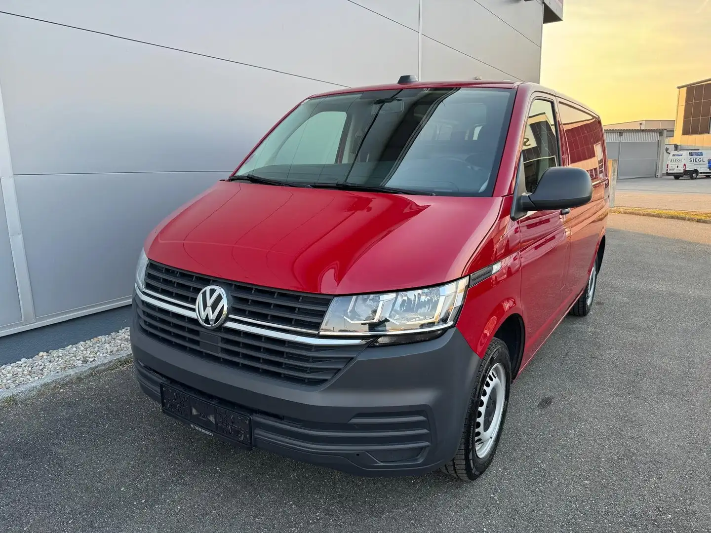 Volkswagen T6.1 Transporter Kastenwagen KR 2,0 TDI **PICKERL NEU**GARANTIE** Rot - 2