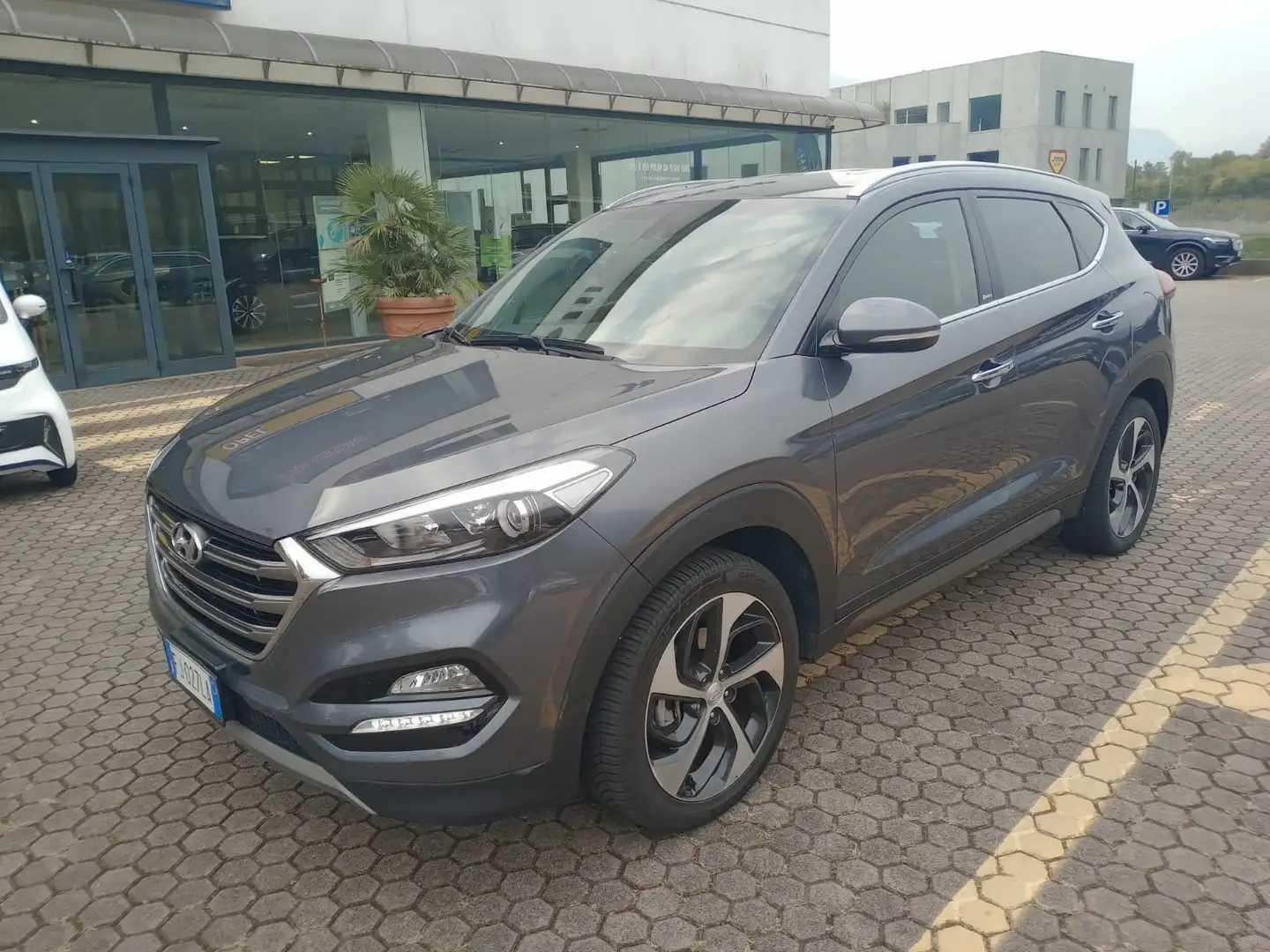 Hyundai TUCSON Tucson II 2015 1.7 crdi Xpossible 2wd 115cv Grigio - 2