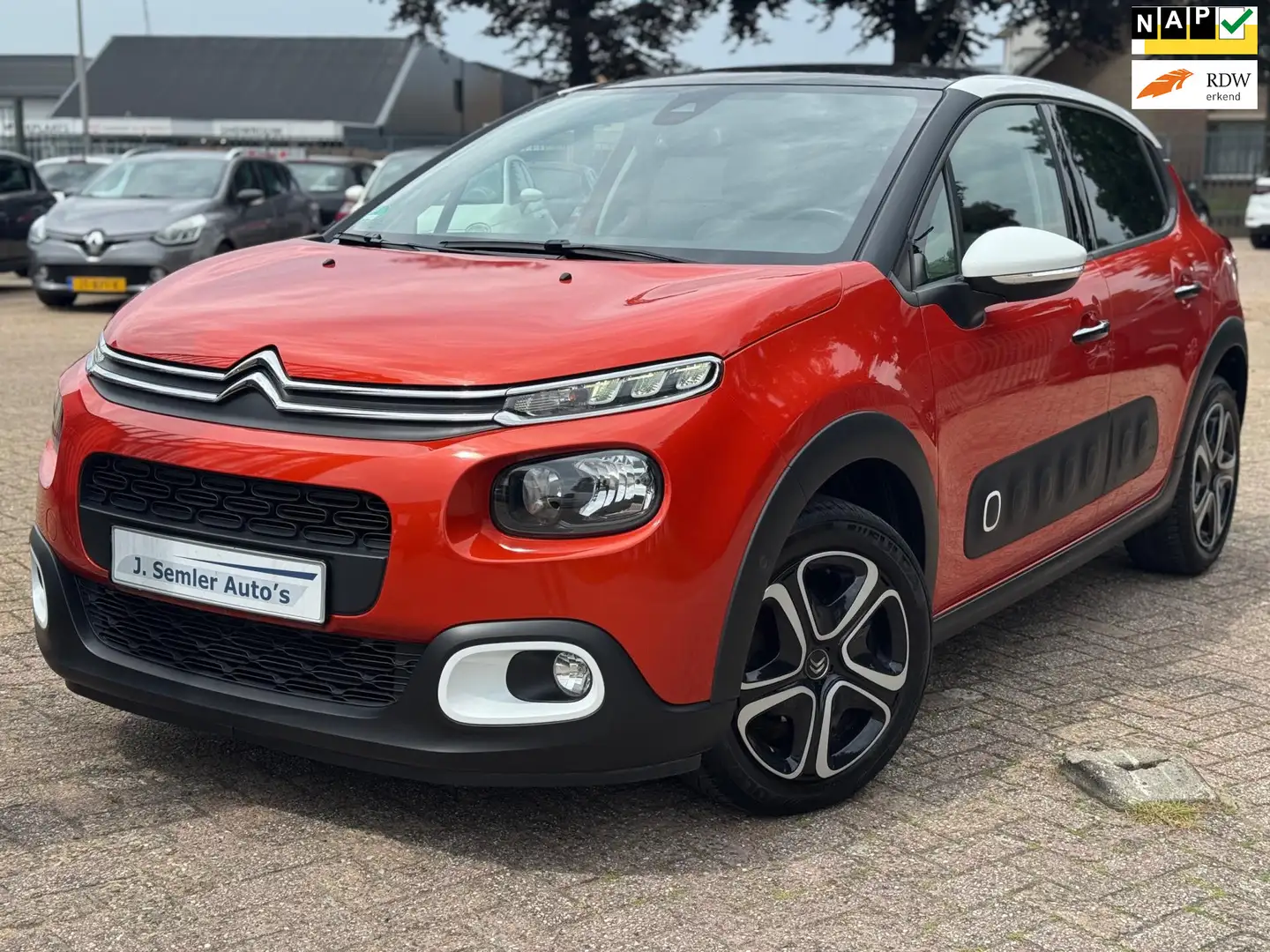 Citroen C3 1.2 PureTech S&S Shine AUTOMAAT NAVI PANORAMA DAK Orange - 1