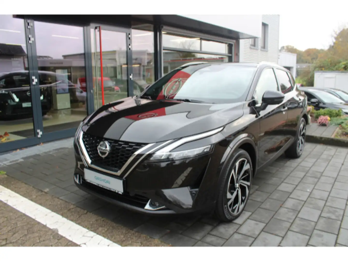 Nissan Qashqai 1.3 DIG-T Tekna+ Automatik 20 Zoll Noir - 2