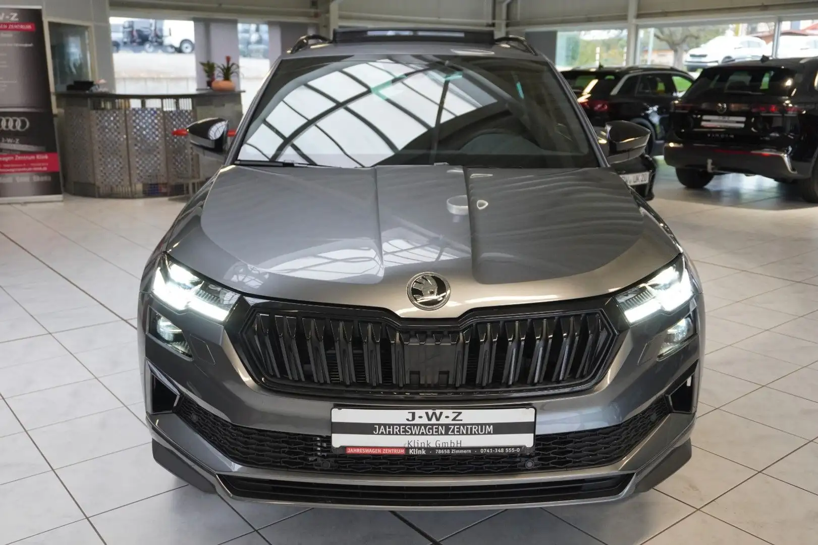 Skoda Karoq Sportline 1.5 TSI DSG*AHK*PANO*MATRIX*KEYL Gris - 2