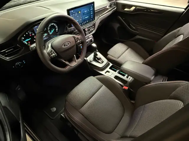 Ford Focus view 14