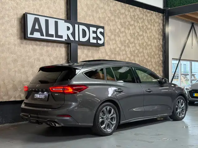 Ford Focus view 8