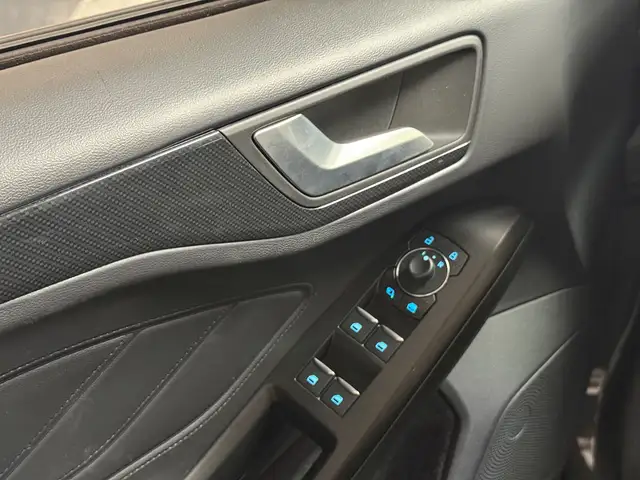 Ford Focus view 15