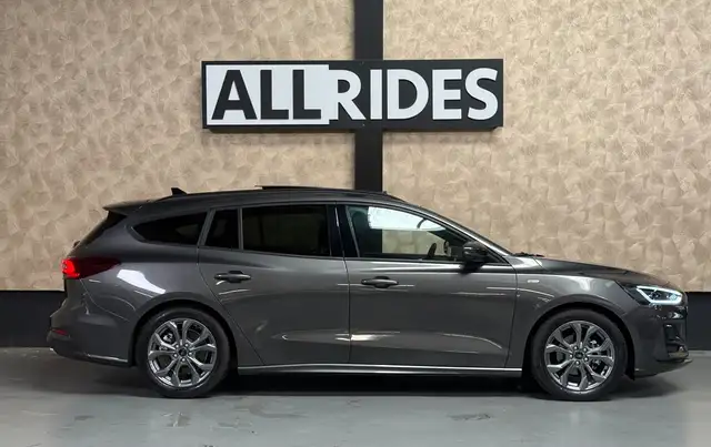 Ford Focus view 10