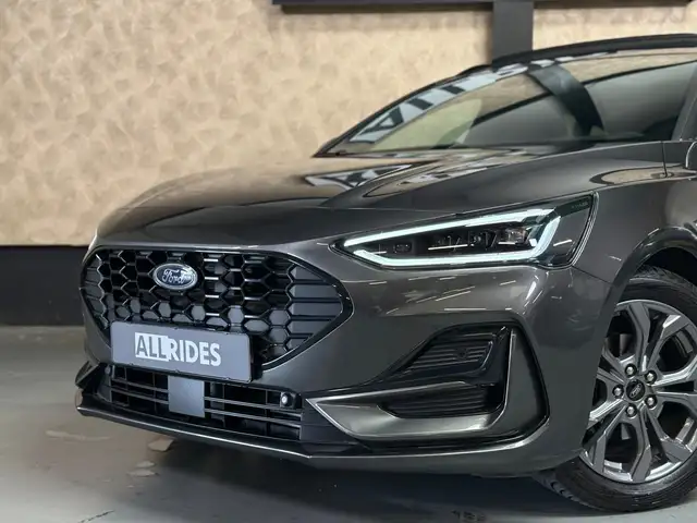 Ford Focus view 3