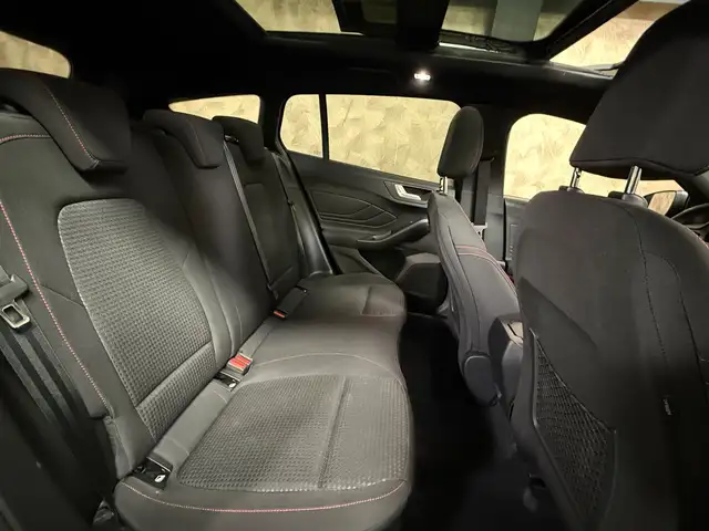 Ford Focus view 13