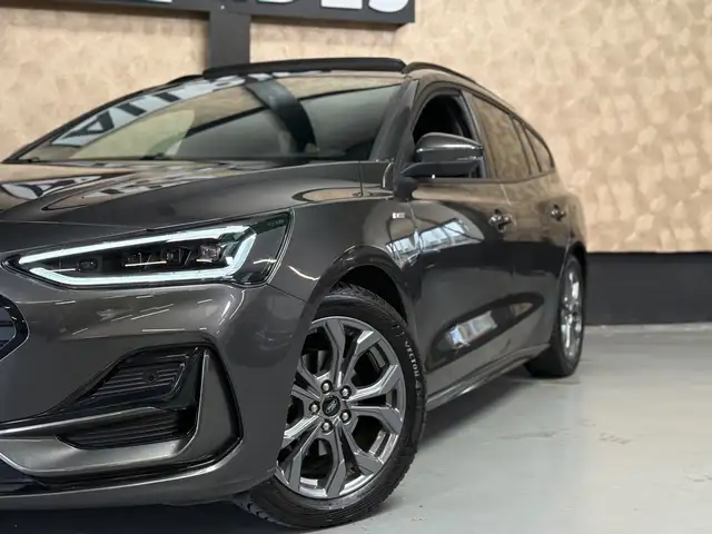 Ford Focus view 2