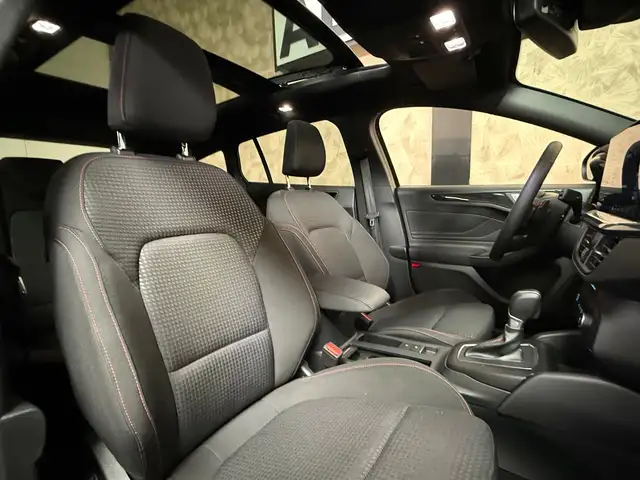 Ford Focus view 12