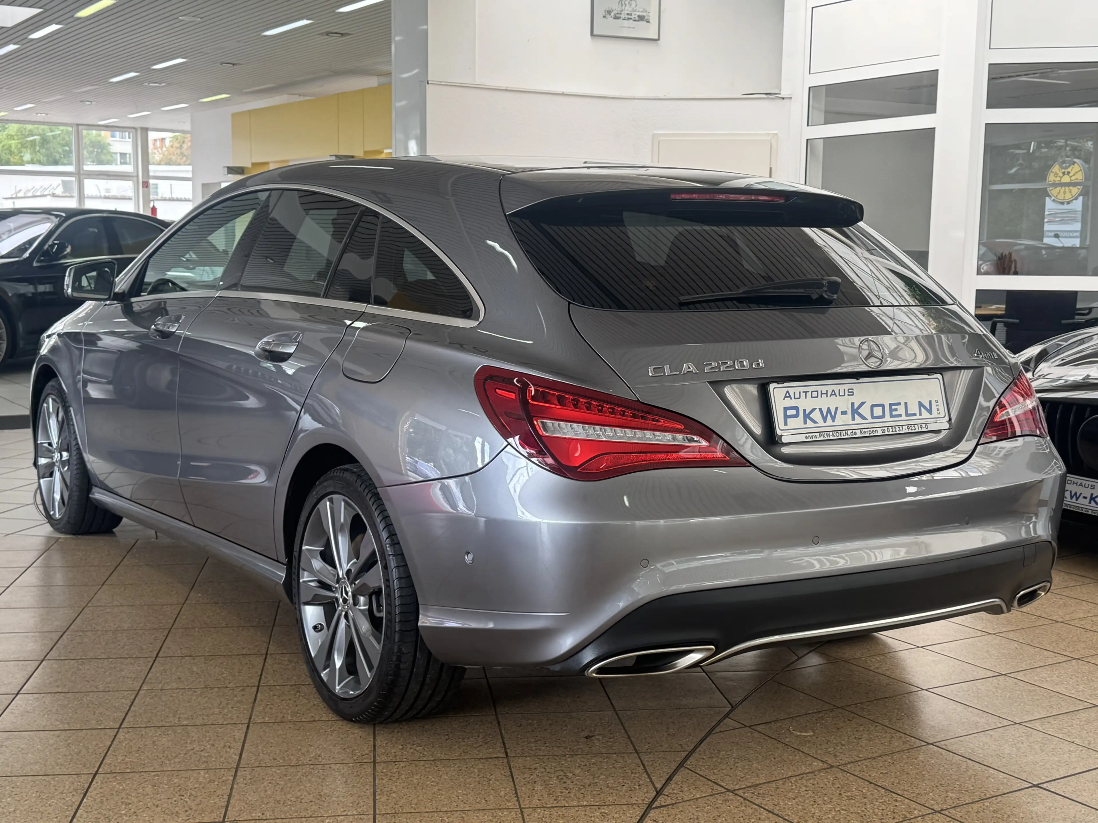 Mercedes-Benz CLA 220 d 4M *PANO*KEY GO*LED* — photo 4