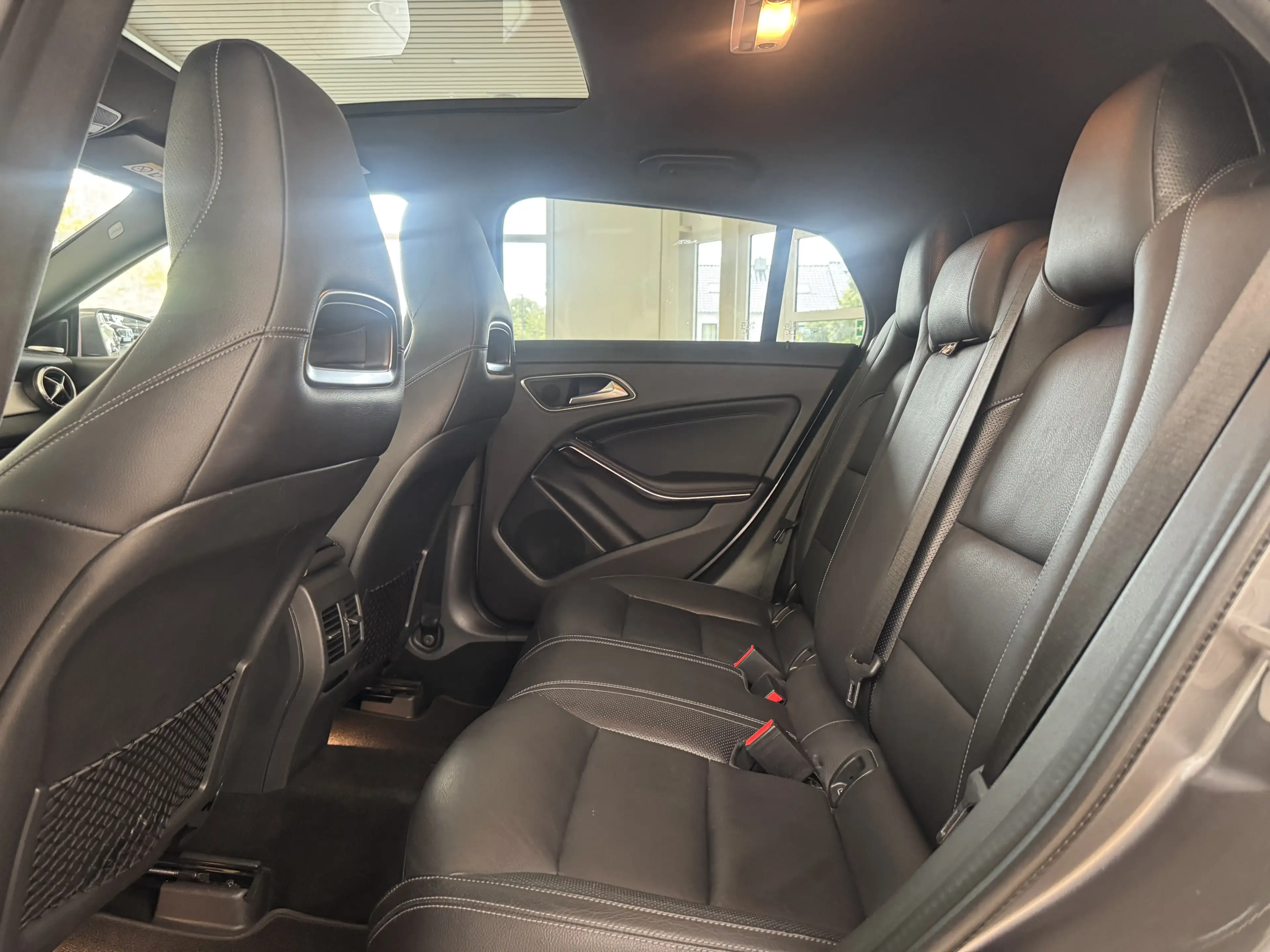 Mercedes-Benz CLA 220 d 4M *PANO*KEY GO*LED* — photo 12