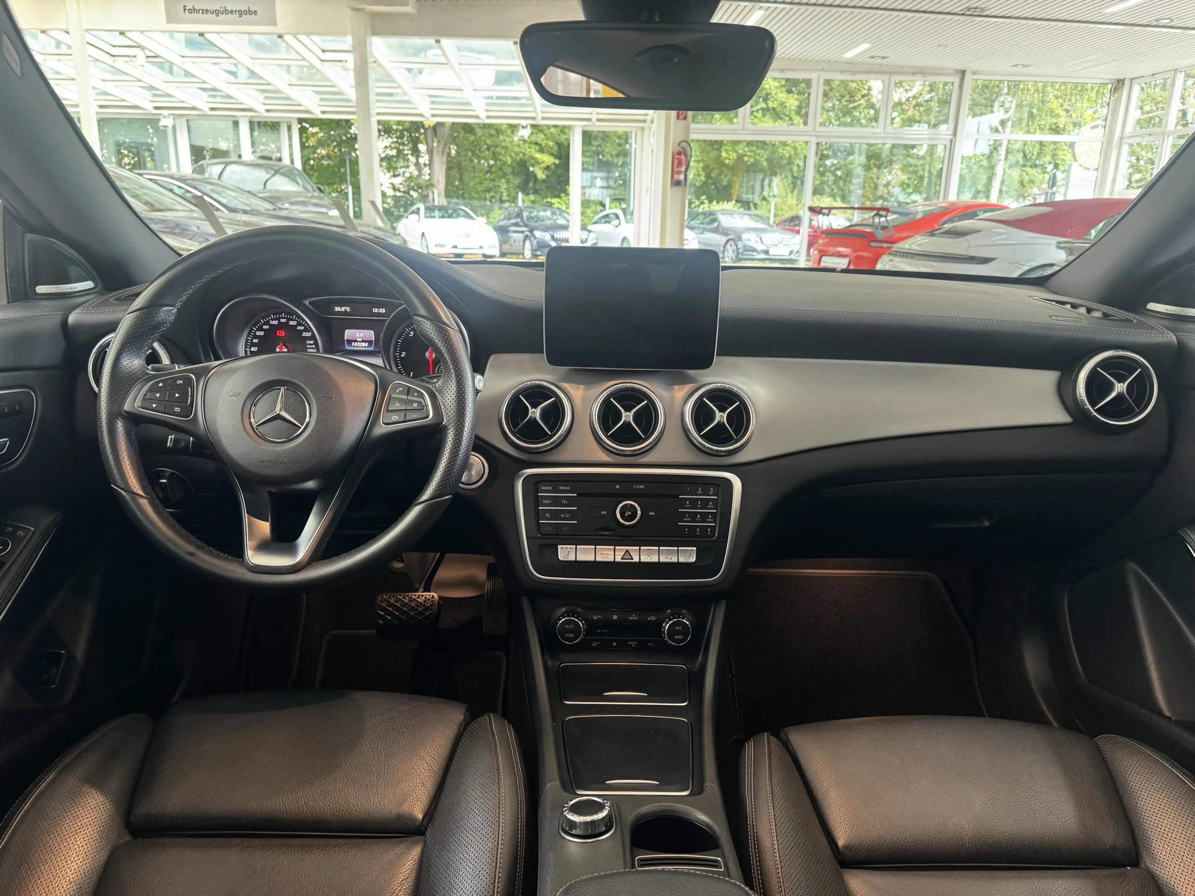Mercedes-Benz CLA 220 d 4M *PANO*KEY GO*LED* — photo 9