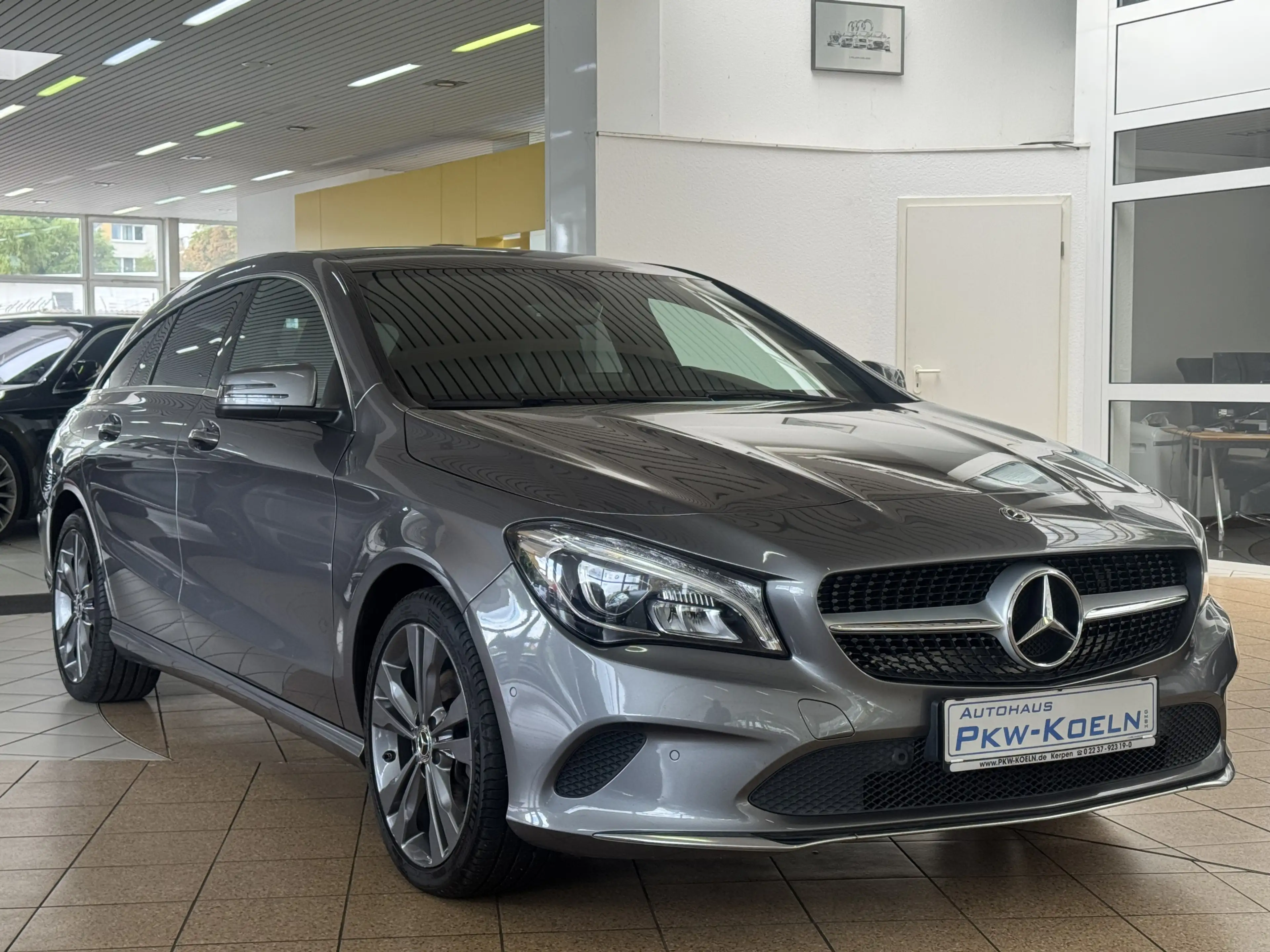 Mercedes-Benz CLA 220 d 4M *PANO*KEY GO*LED* — photo 3