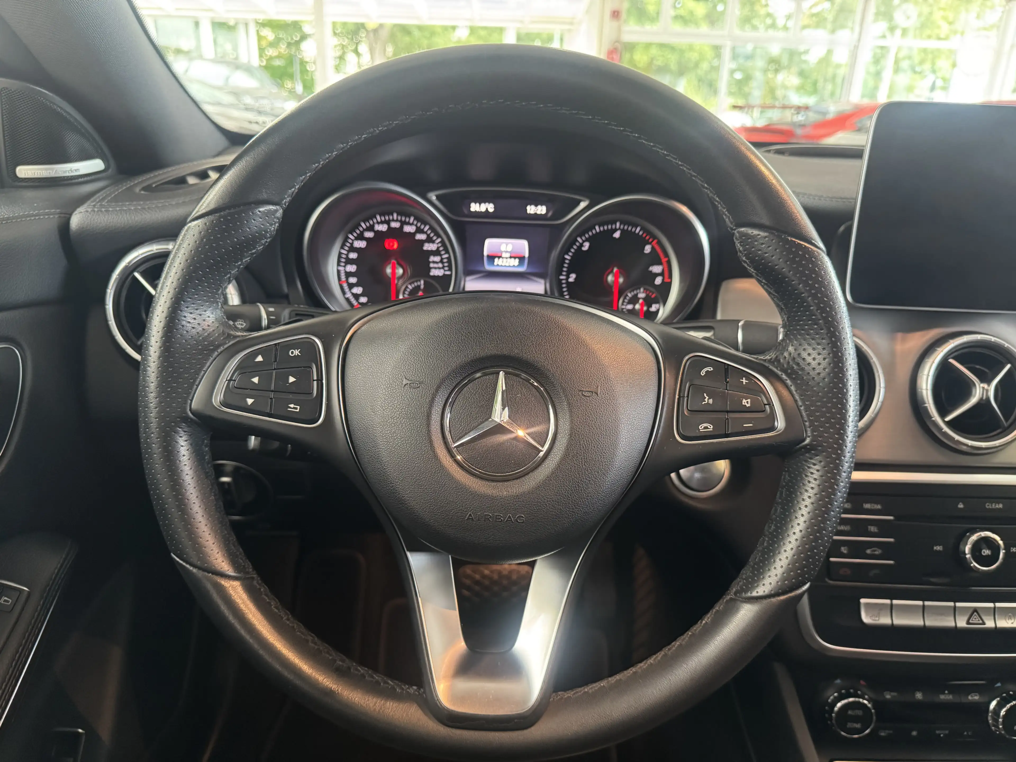 Mercedes-Benz CLA 220 d 4M *PANO*KEY GO*LED* — photo 8