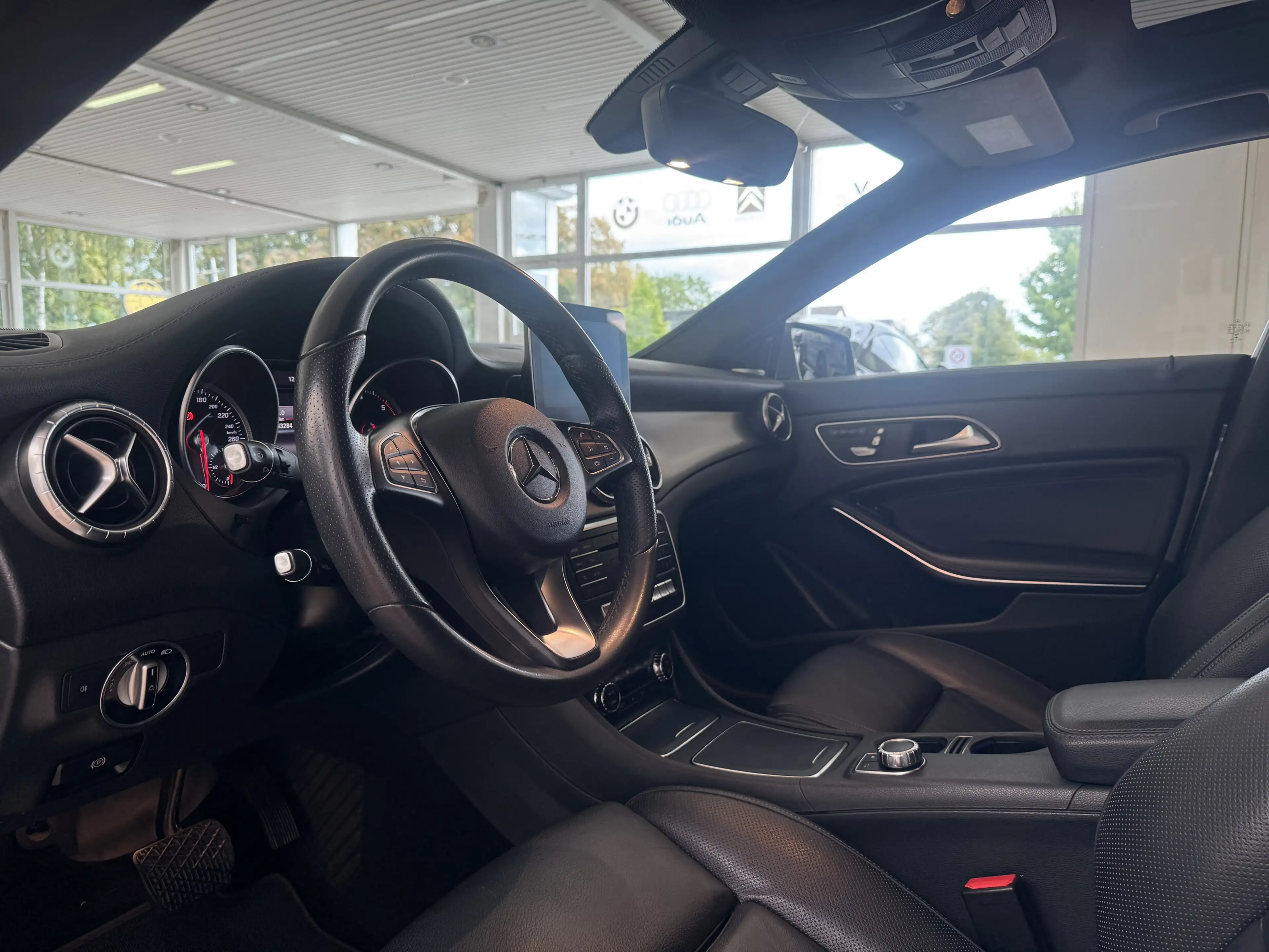 Mercedes-Benz CLA 220 d 4M *PANO*KEY GO*LED* — photo 11
