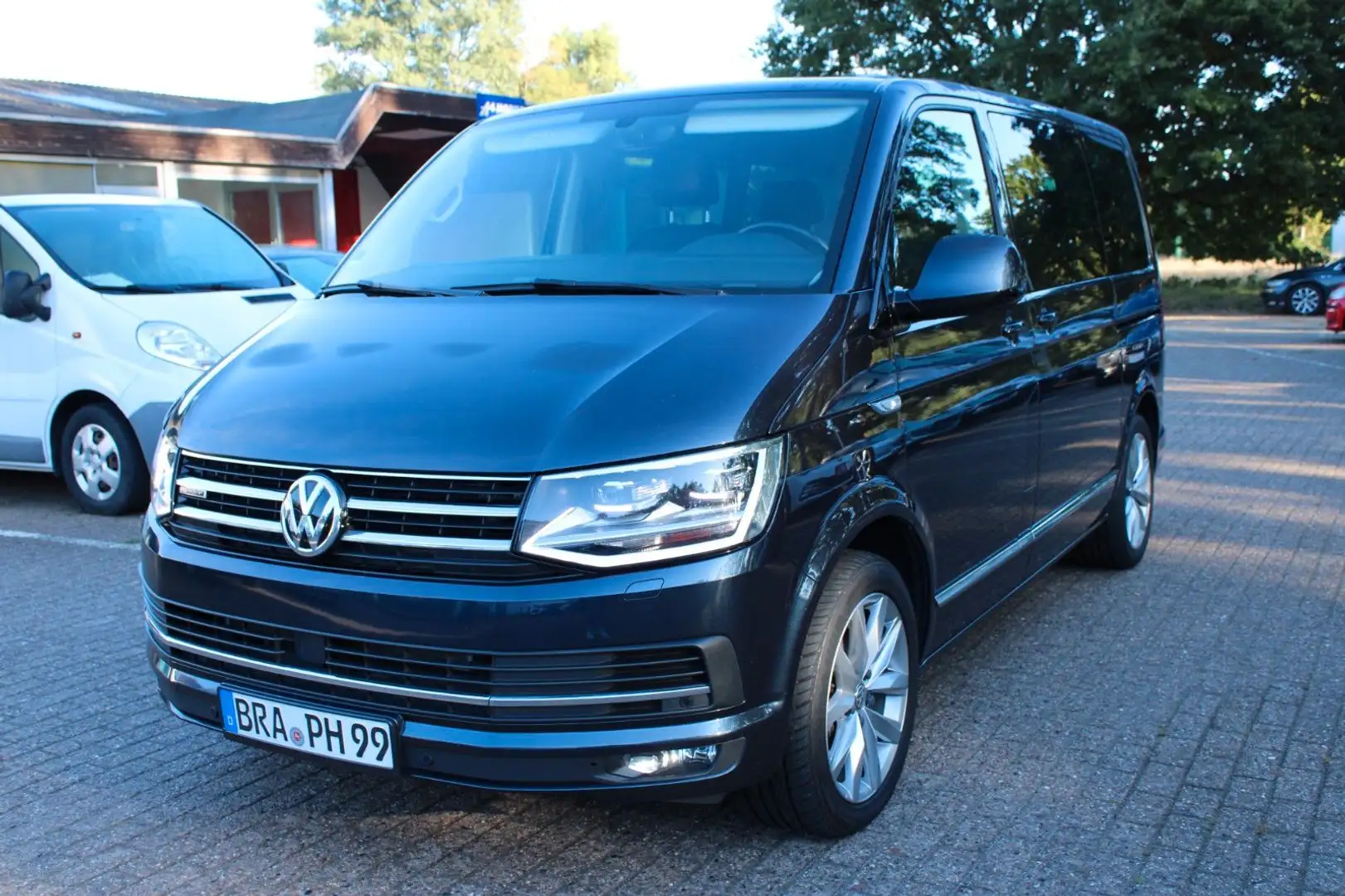 Volkswagen T6 Multivan Highline 4Motion Navi LED Kamera Blau - 1
