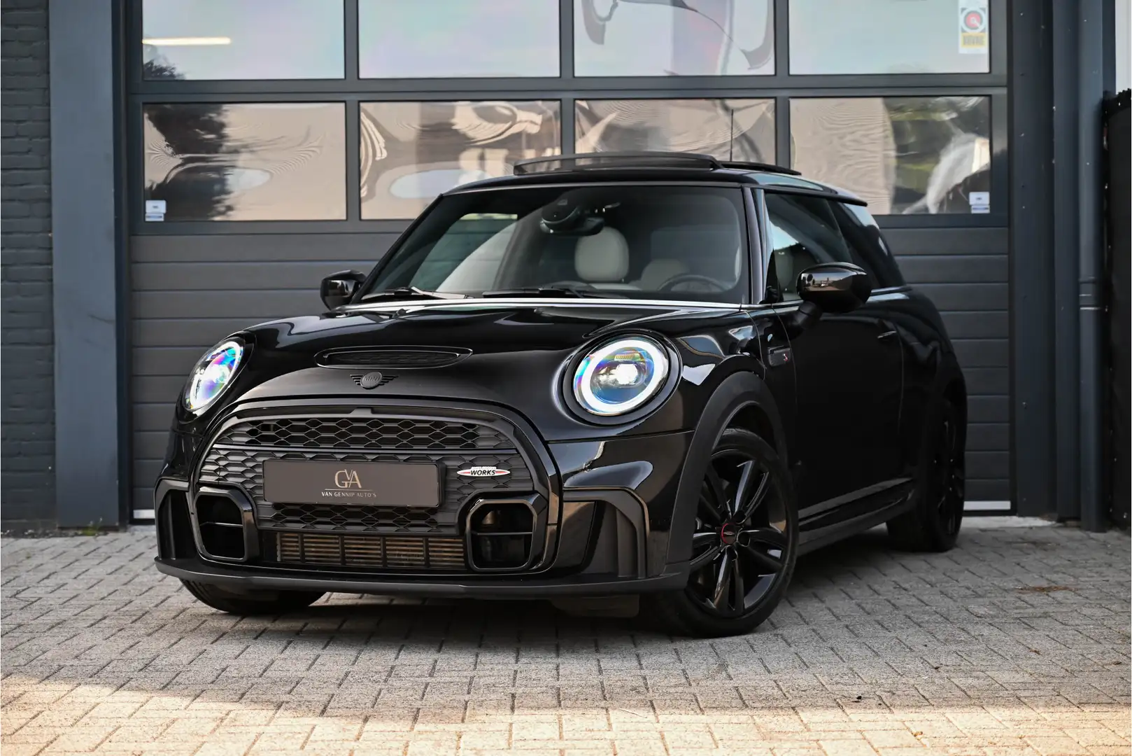 MINI Cooper S Mini 2.0 JCW pakket, Panorama, Navi, Apple Carplay Noir - 1