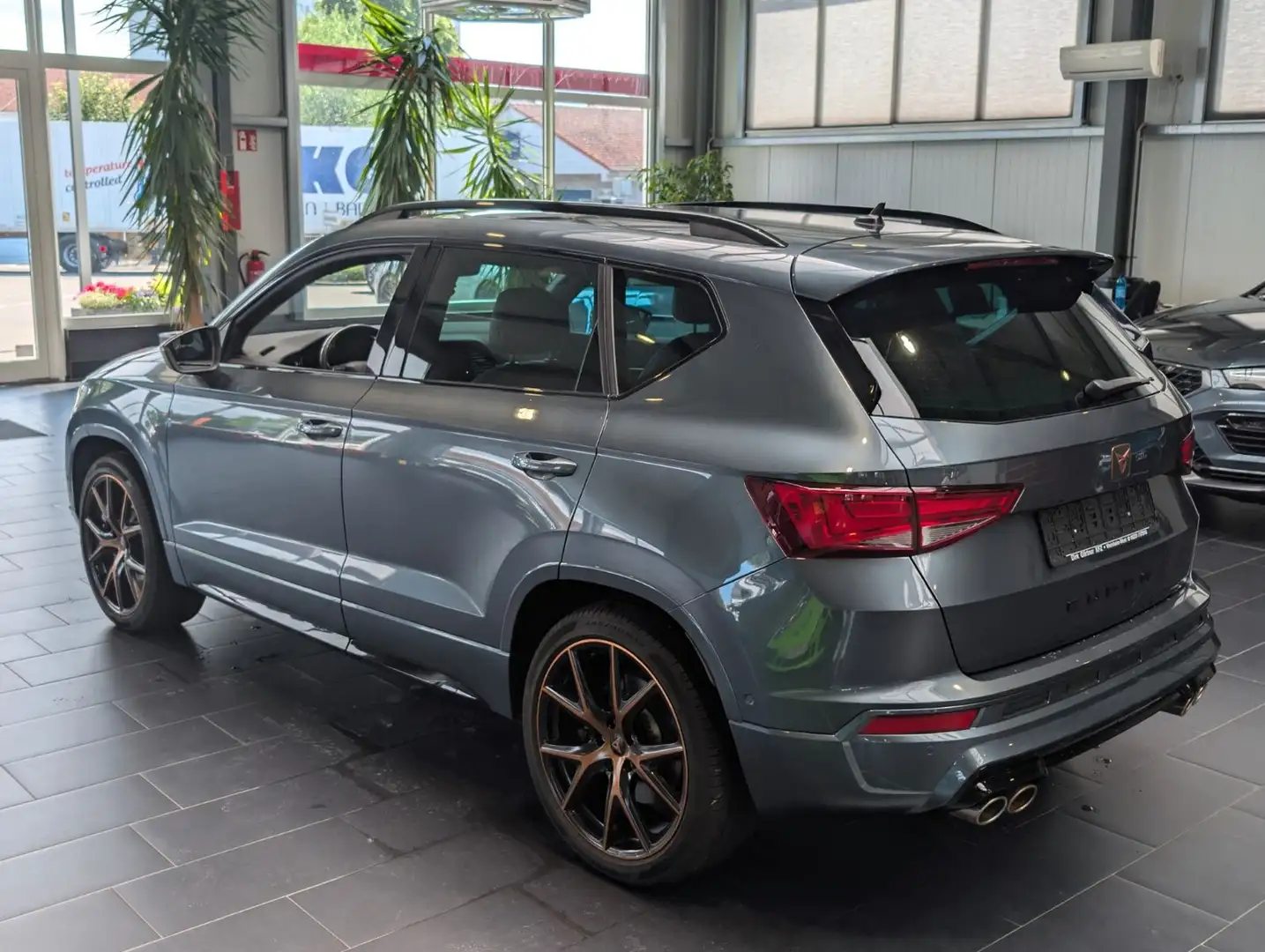 CUPRA Ateca 2.0 TSI 4Drive DSG Navi 8-fach Kamera PDC Grau - 2