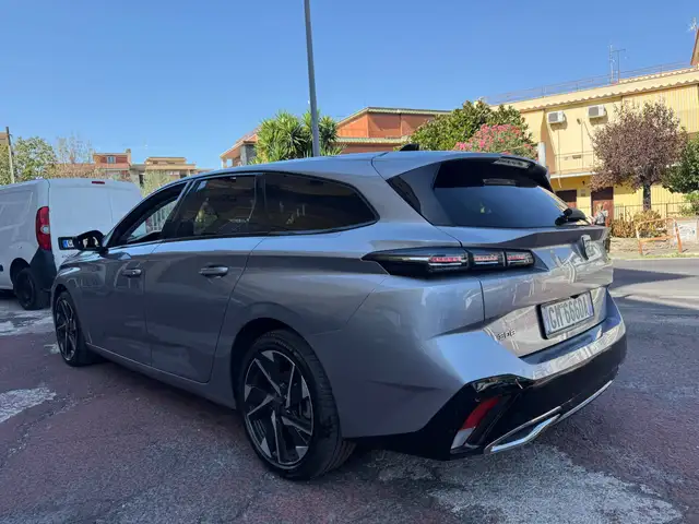 Peugeot 308 view 5