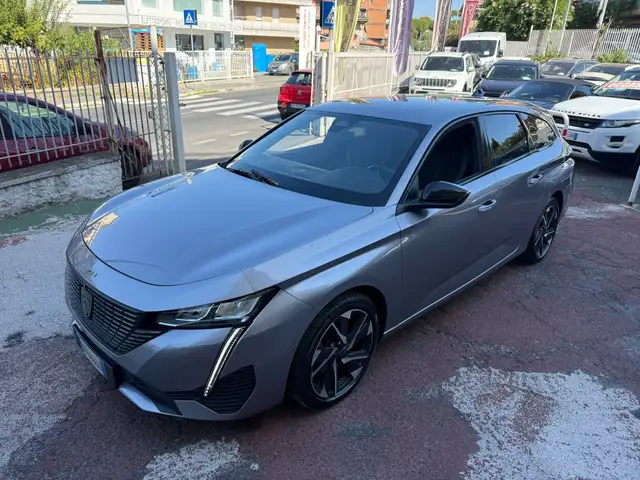Peugeot 308 view 4