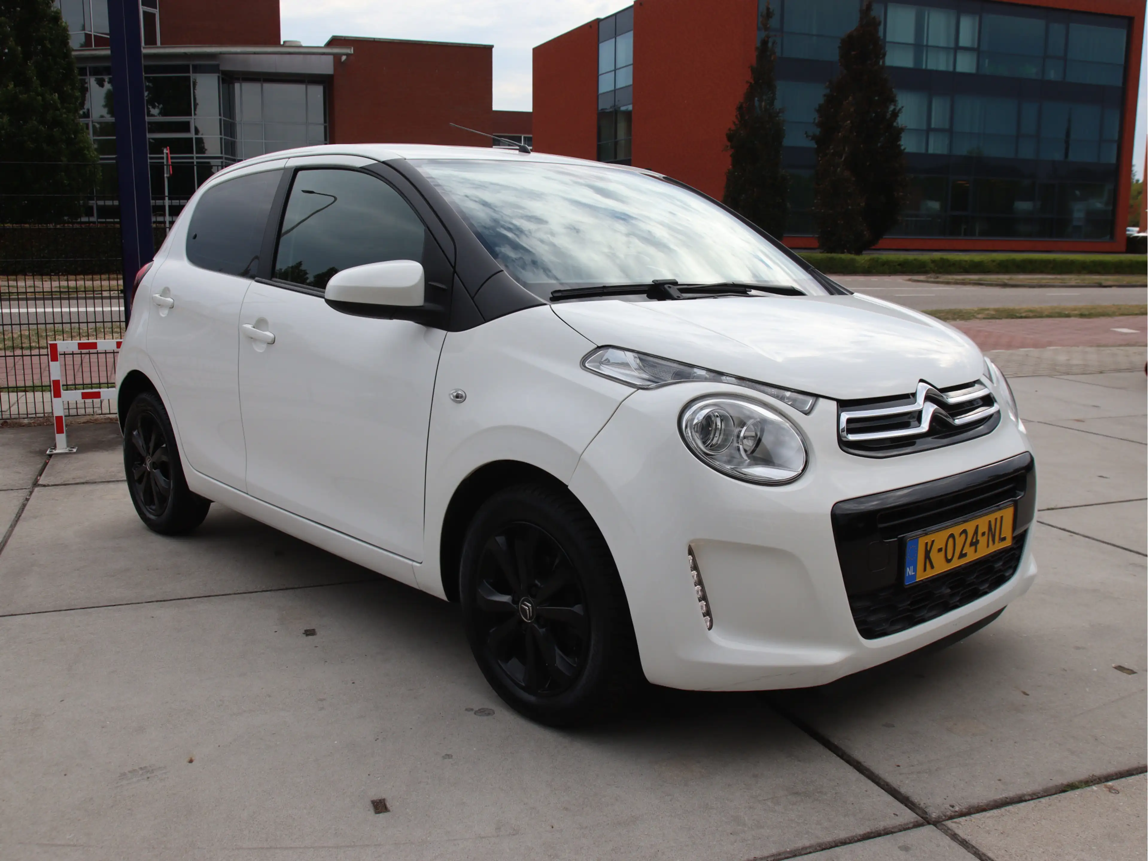 Citroen C1 1.0 VTi Shine Camera-Carplay, Navi, LED, LMV Zomer — photo 3