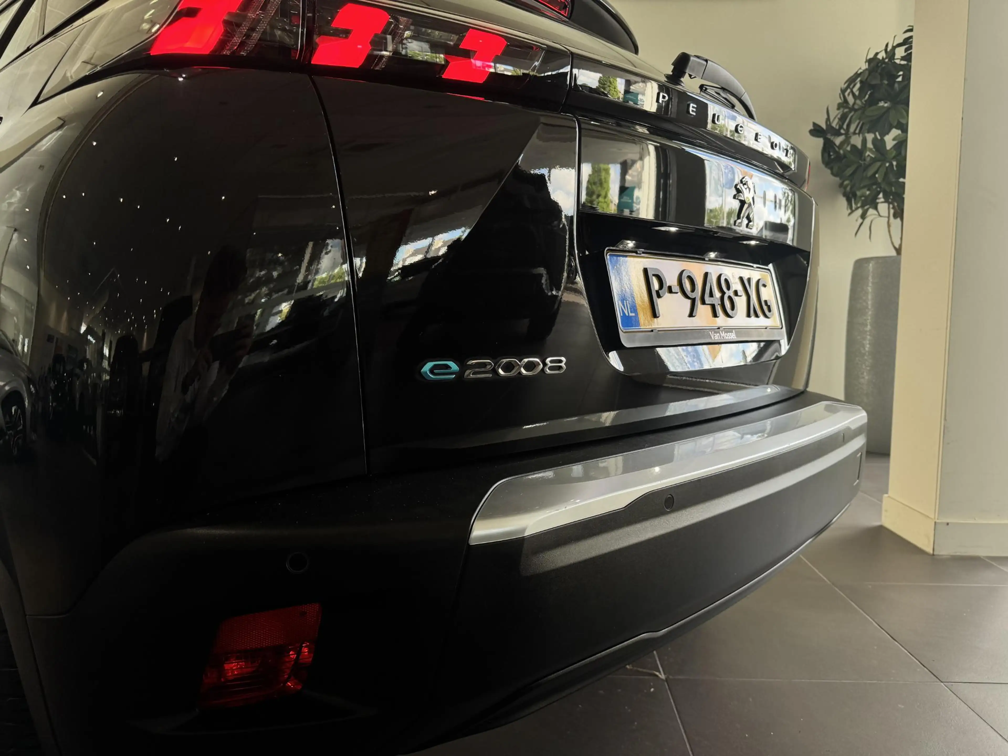 Peugeot e-2008 EV Active Pack 50 kWh — photo 12