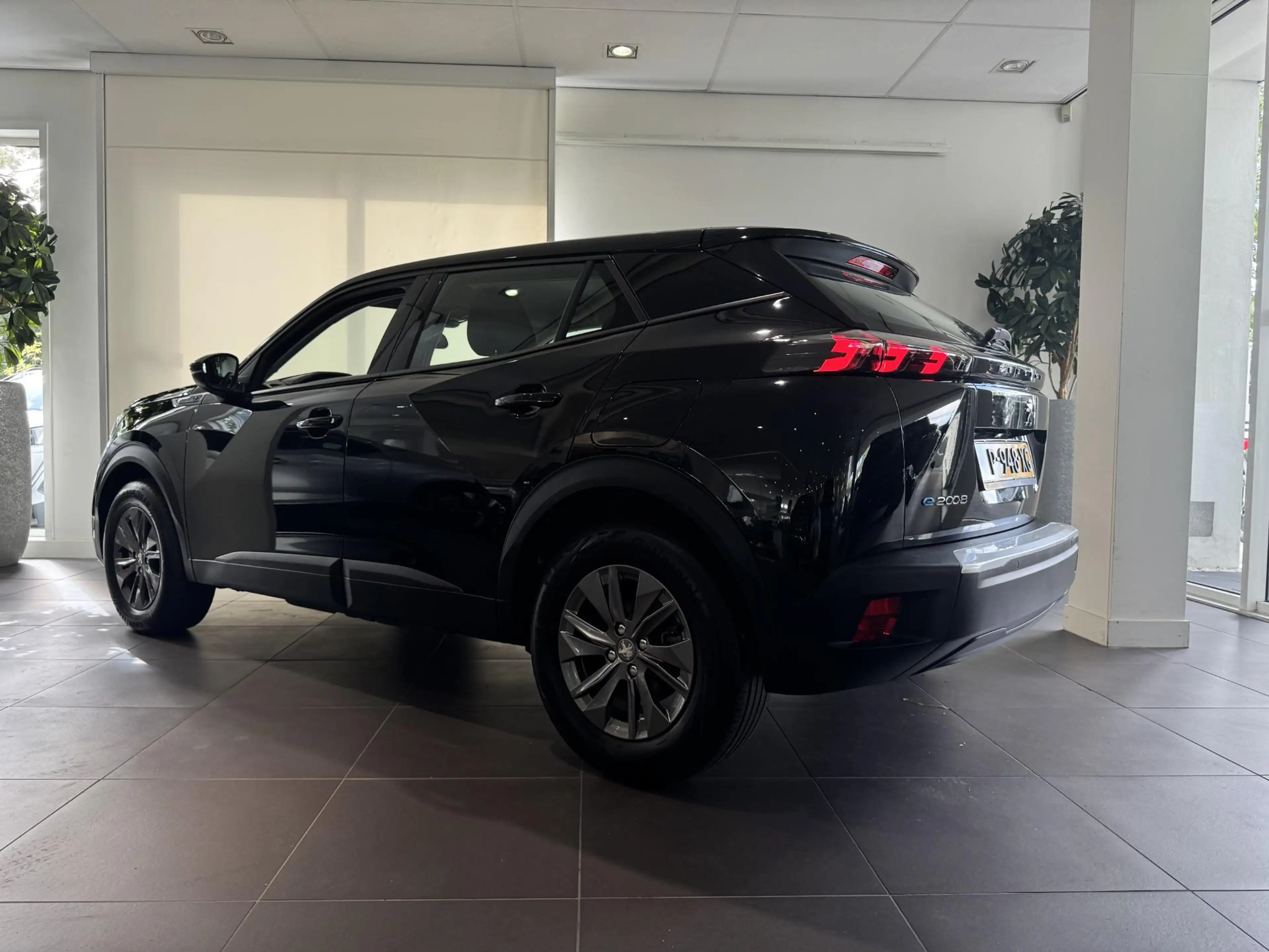 Peugeot e-2008 EV Active Pack 50 kWh — photo 6
