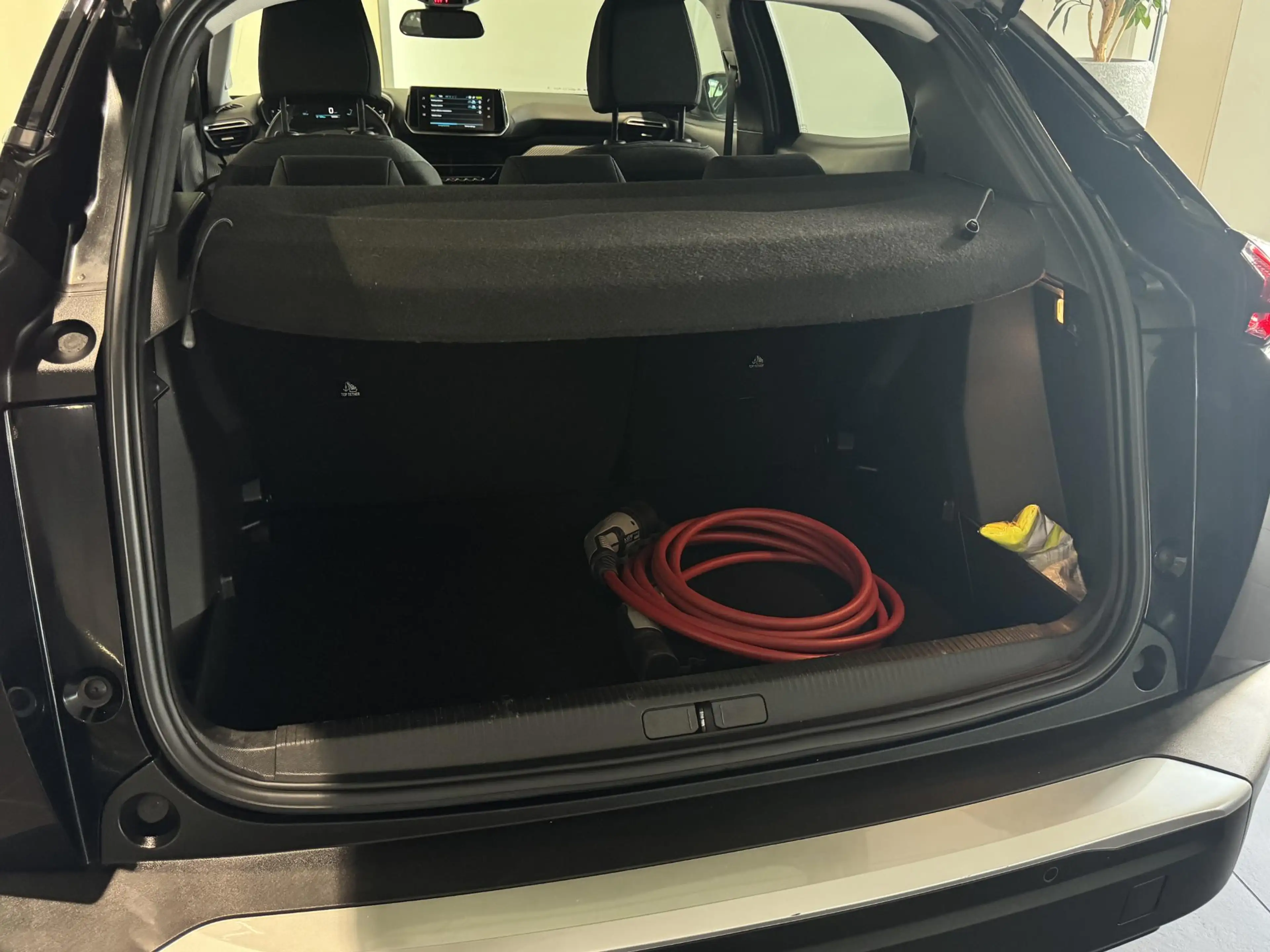 Peugeot e-2008 EV Active Pack 50 kWh — photo 7