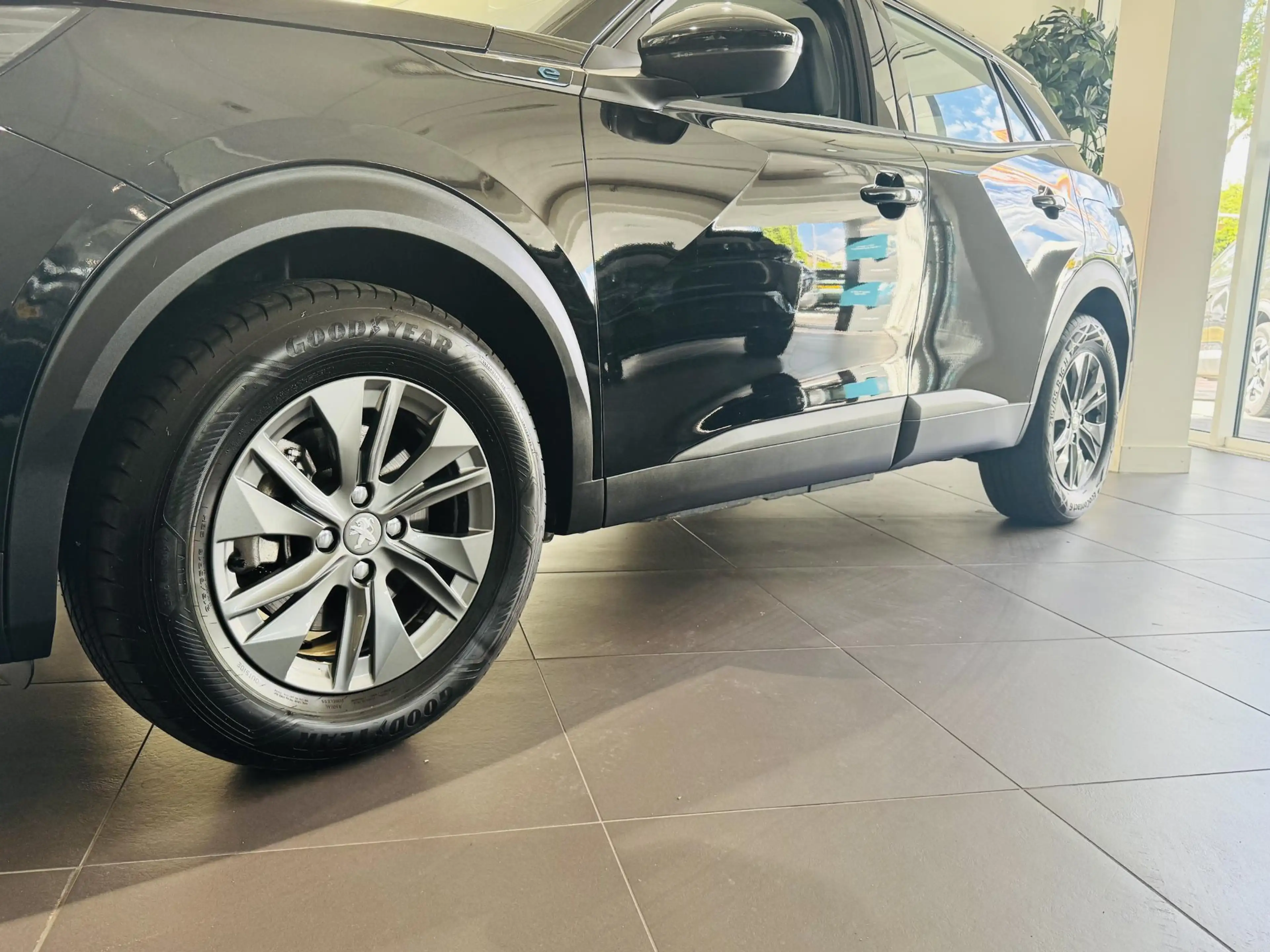 Peugeot e-2008 EV Active Pack 50 kWh — photo 14