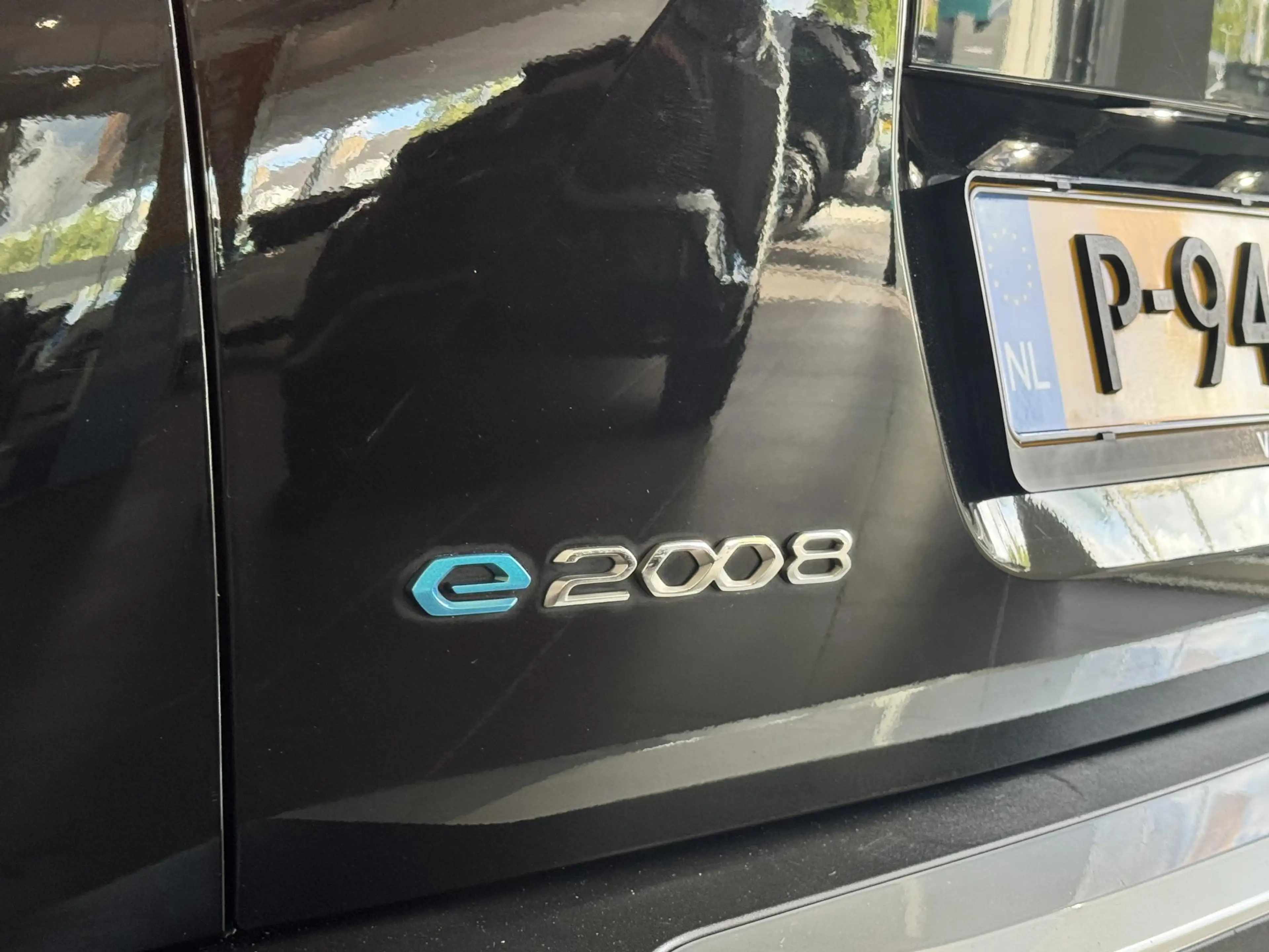 Peugeot e-2008 EV Active Pack 50 kWh — photo 15