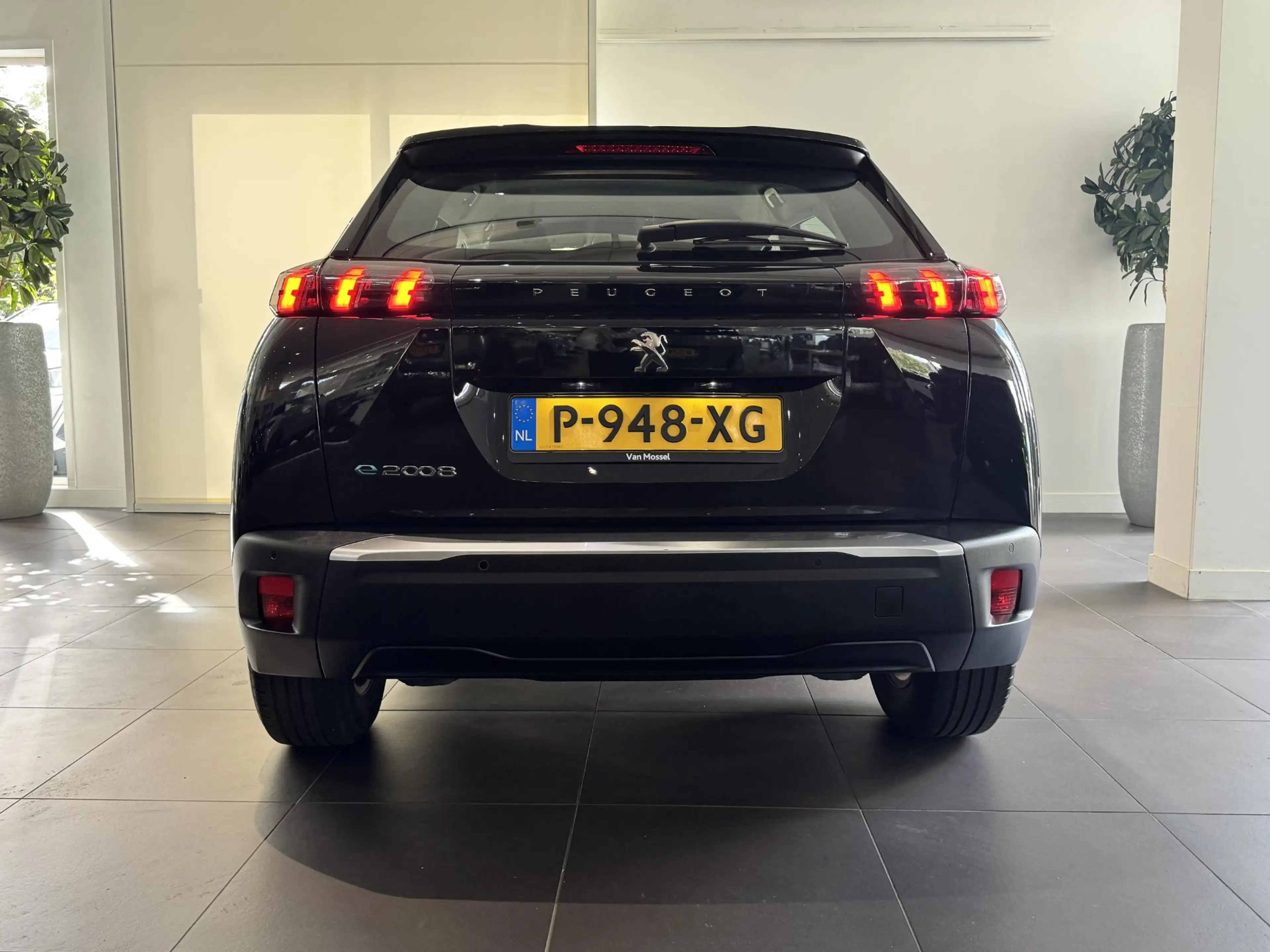 Peugeot e-2008 EV Active Pack 50 kWh — photo 5