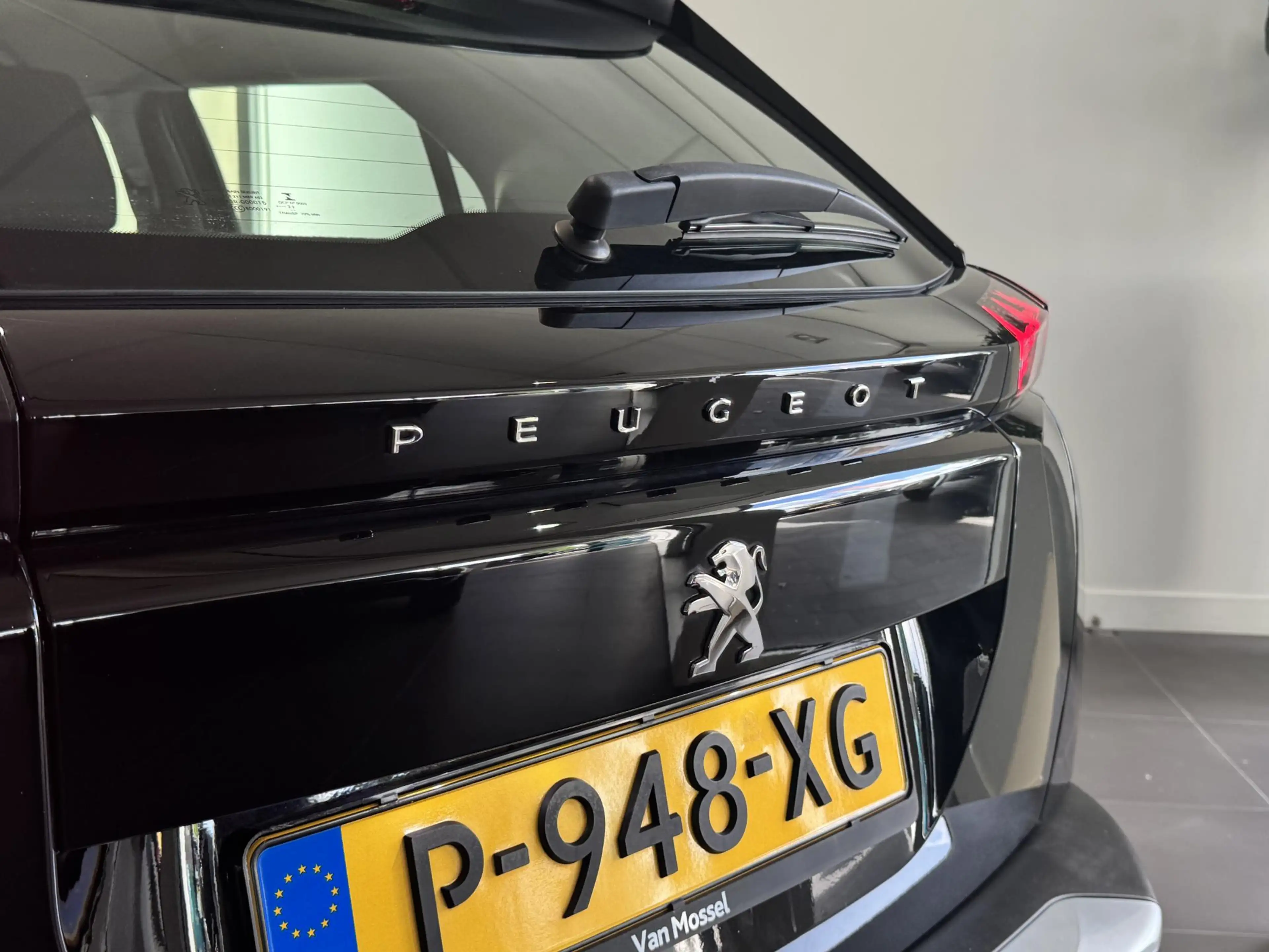 Peugeot e-2008 EV Active Pack 50 kWh — photo 8