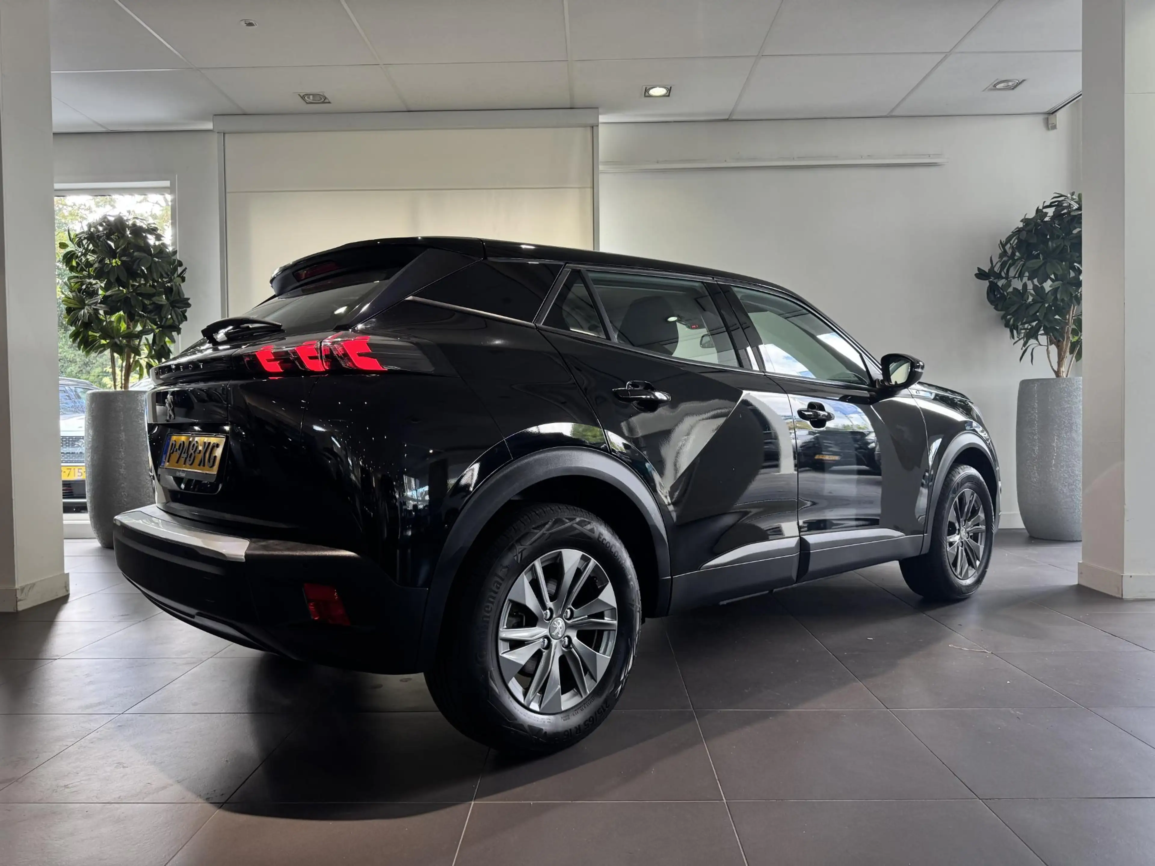 Peugeot e-2008 EV Active Pack 50 kWh — photo 4