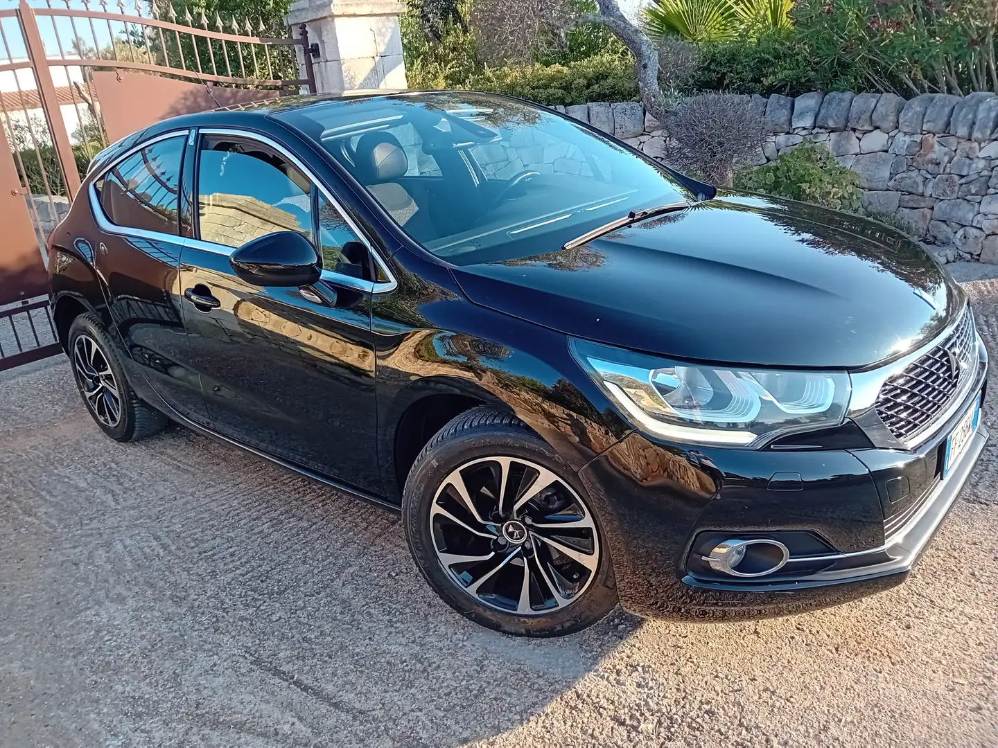 DS Automobiles DS 4 DS4 I 2012 DS4 1.6 bluehdi Chic s Noir - 1