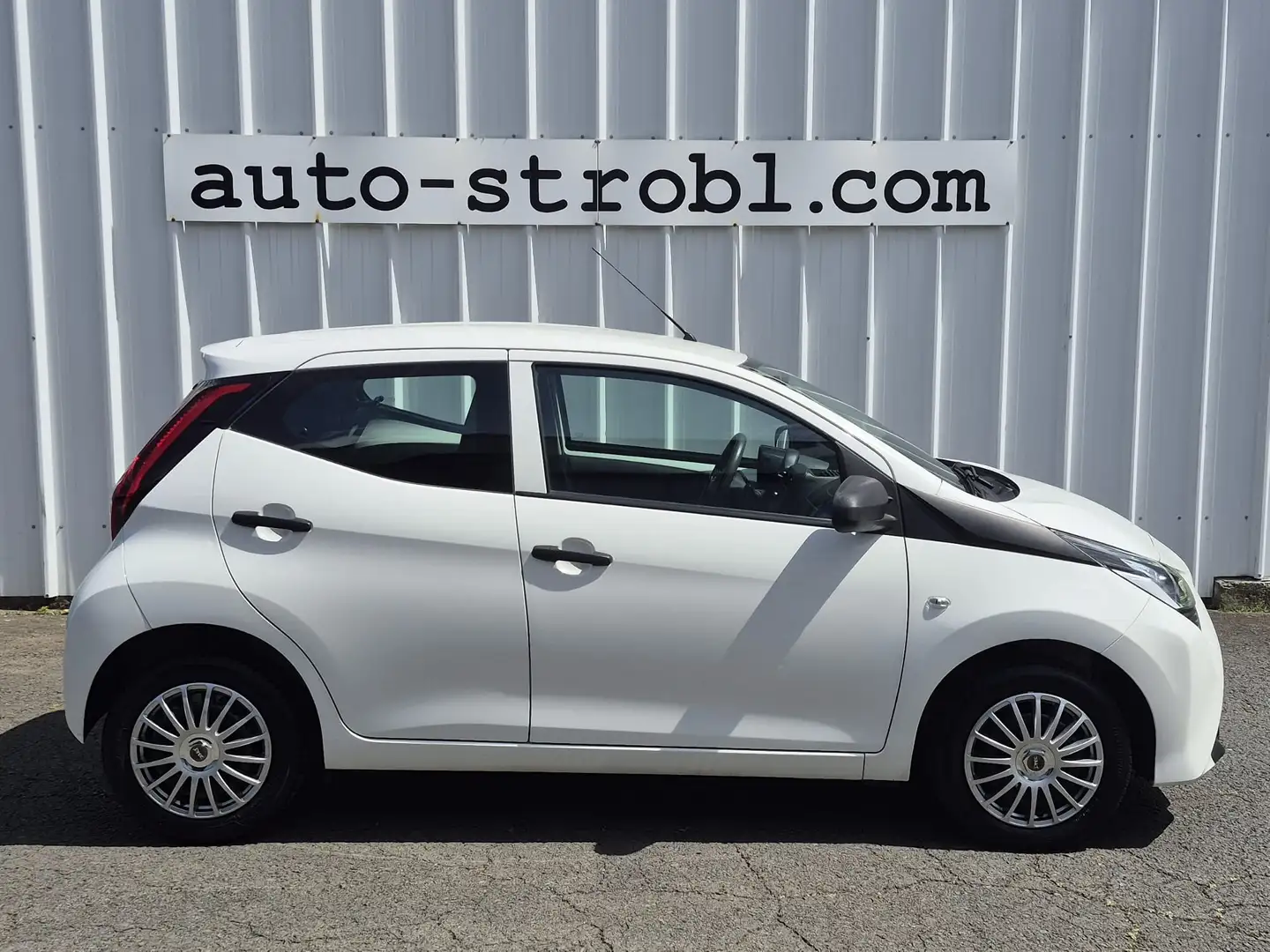 Toyota Aygo 1,0 VVT-i x-young Weiß - 2