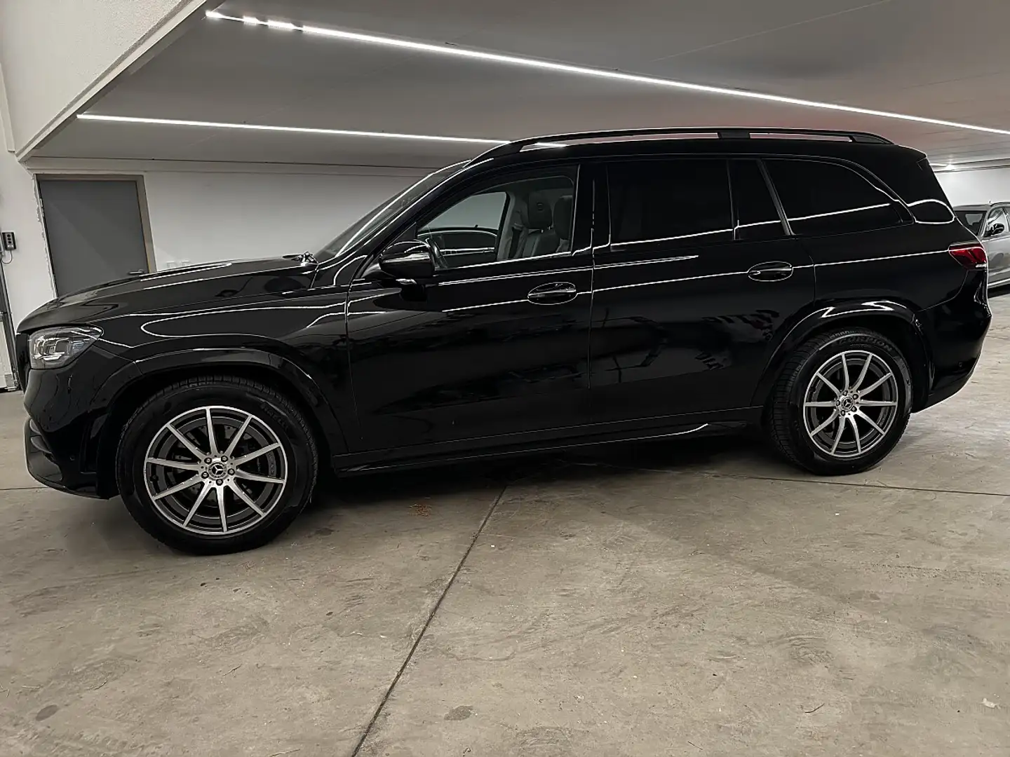 Mercedes-Benz GLS 400 d 4MATIC Aut. Schwarz - 2