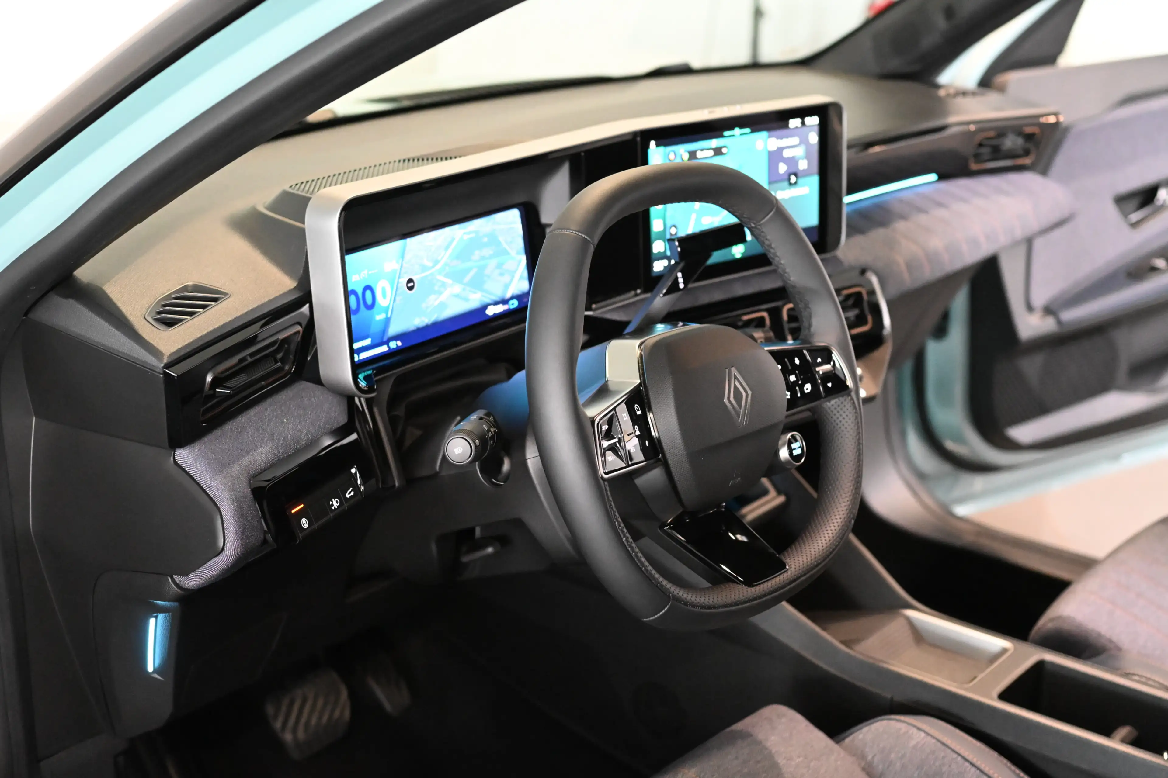 Renault R 4 E-Tech 150 Comfort Range Techno Navi — photo 8