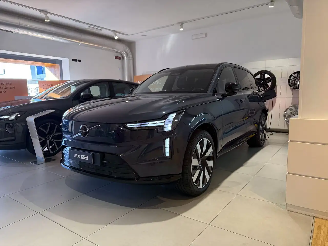 Volvo EX90